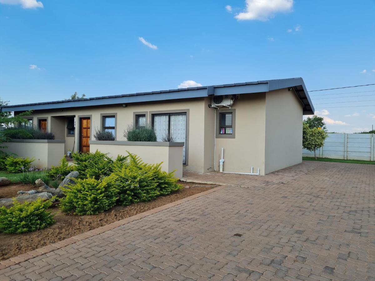 Village Kulture - Guest House Rustenburg Eksteriør bilde
